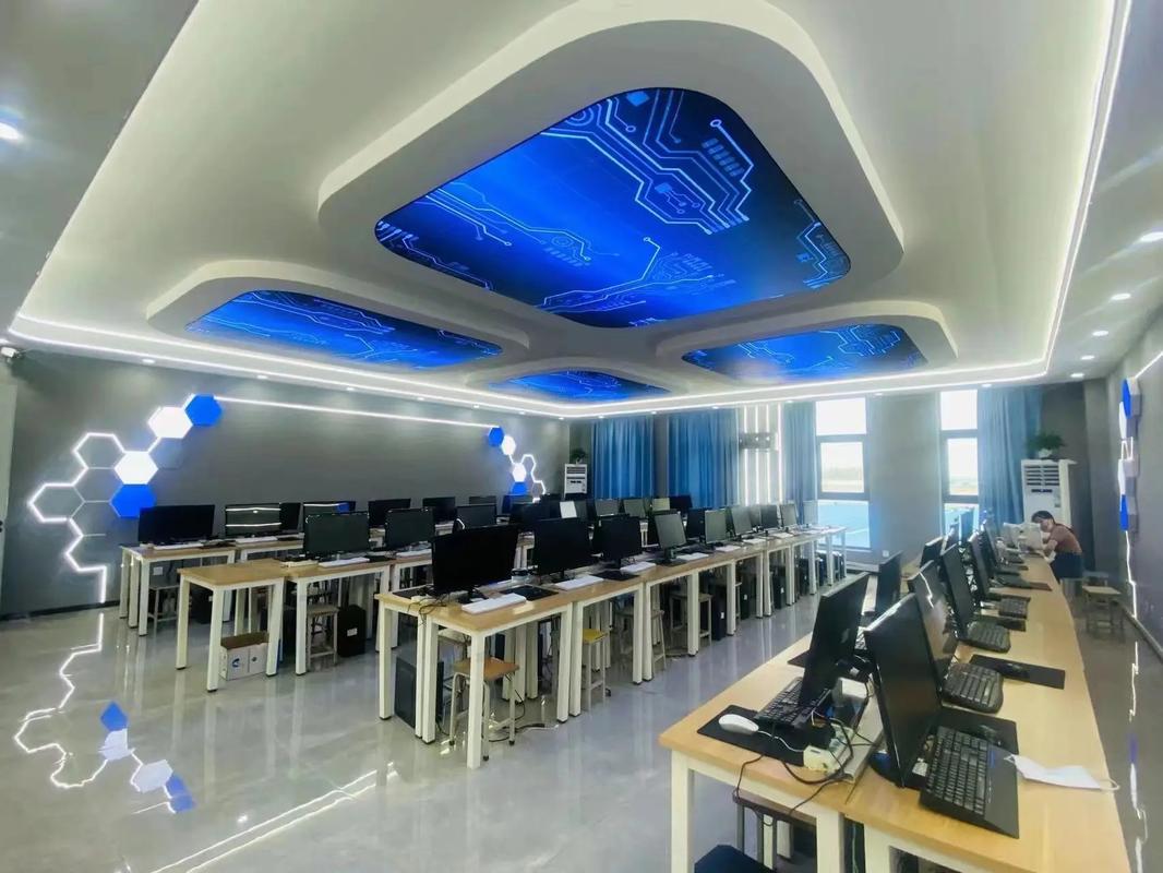 初中升中專信息工程系計算機專業(yè)解析 大數(shù)據(jù)技術應用與計算機網(wǎng)絡信息技術咨詢服務